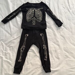 Halloween skeleton Black Pajama Set size 2T